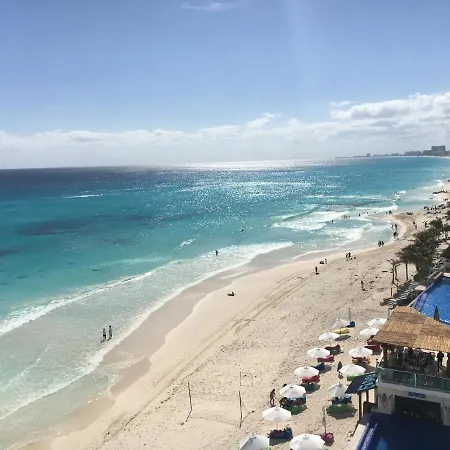 Studio oceanfront prime location